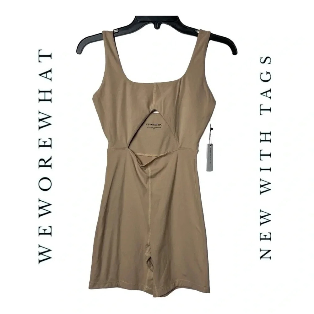 1565. WEWOREWHAT SLEEVELESS CUTOUT BODYSUIT WITH SHORT KEYHOLE IN FRONT BEIGE